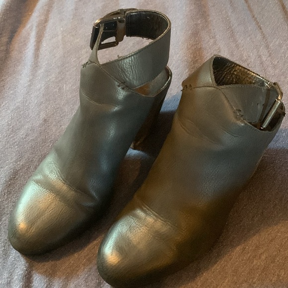 Aerosols size 8 leather black booties with buckle on heel. GUC - Picture 3 of 4